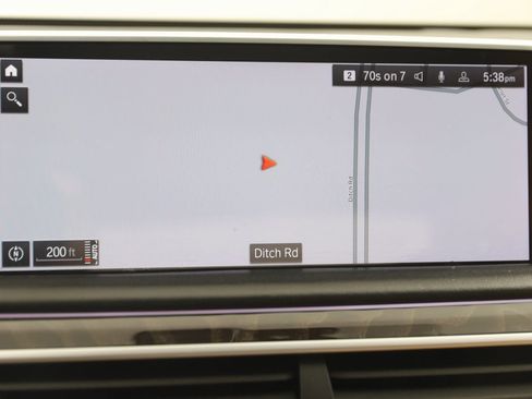 Used 2022 BMW 750i xDrive w/ Luxury Rear Seating Package image 9