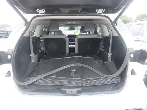 Used 2020 Toyota Highlander Limited FWD image 13