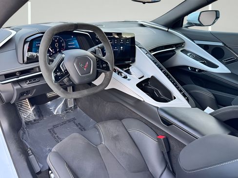 Used 2024 Chevrolet Corvette Stingray Preferred Cpe w/ Stealth Interior Trim Package RWD image 5