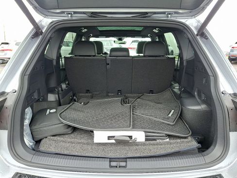 Used 2024 Volkswagen Tiguan SE R-Line image 29