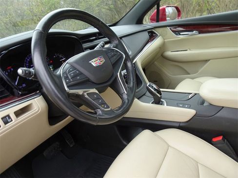 Used 2019 Cadillac XT5 Premium Luxury image 13