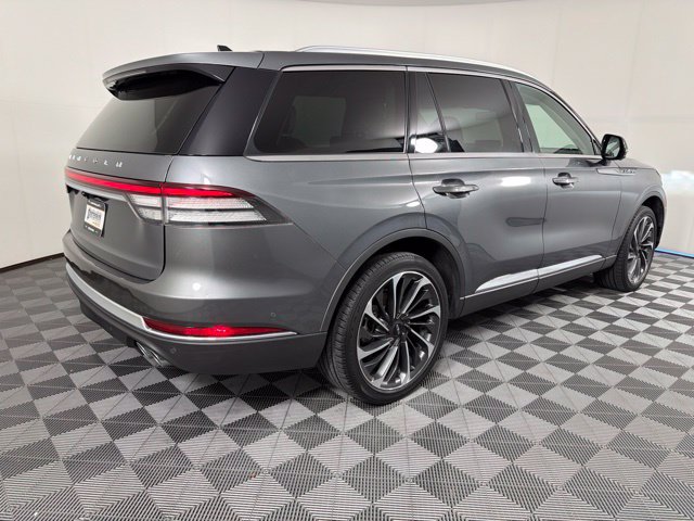 Used 2023 Lincoln Aviator Reserve w/ Equipment Group 201A AWD/4WD image 6