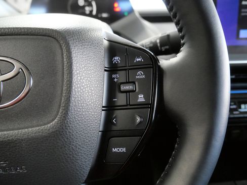 Used 2024 Toyota Prius XLE image 28