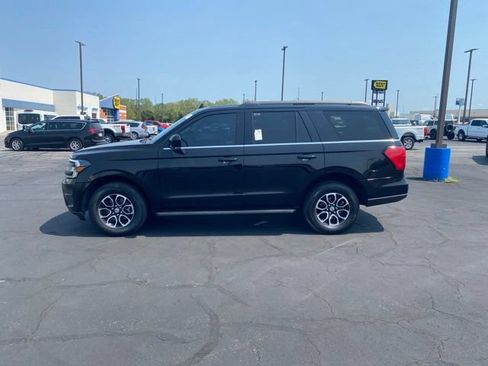 Used 2024 Ford Expedition XLT AWD/4WD image 2