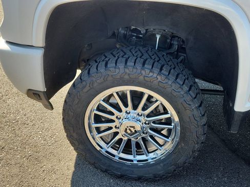 Used 2023 Chevrolet Silverado 2500 High Country w/ Z71 Off-Road Package AWD/4WD image 15