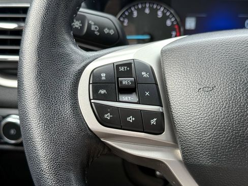 Certified 2022 Ford Explorer XLT w/ Equipment Group 202A image 41