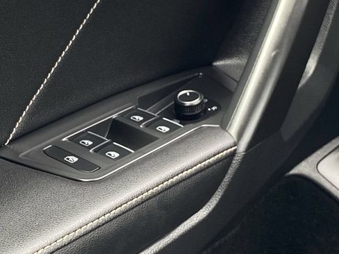 Used 2024 Volkswagen Tiguan SE FWD image 29