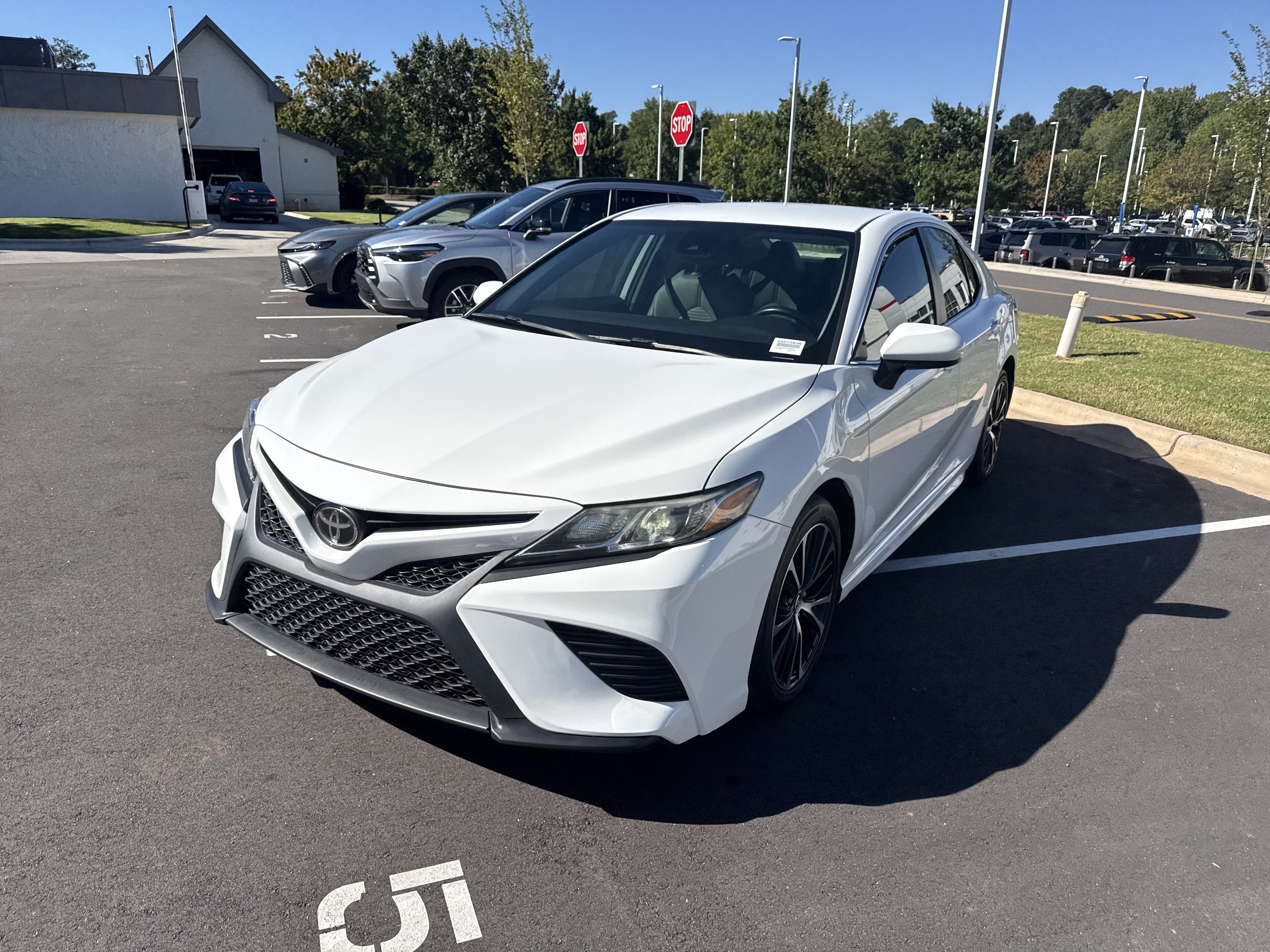 Used 2019 Toyota Camry SE FWD image 8