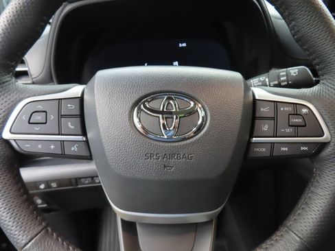 Used 2025 Toyota Sienna Platinum AWD/4WD image 58