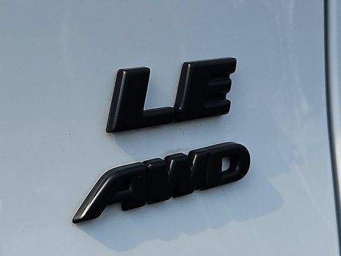 Used 2024 Toyota RAV4 LE AWD/4WD image 30