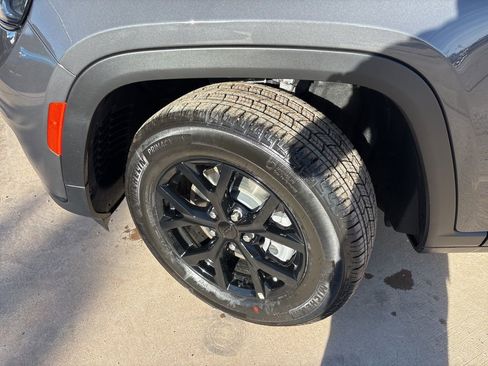 New 2025 Jeep Grand Cherokee L Altitude RWD image 9