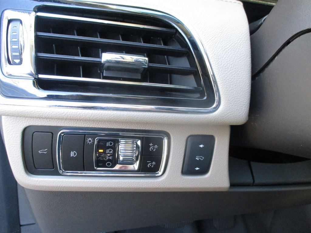 Used 2024 Lincoln Navigator Reserve AWD/4WD image 10