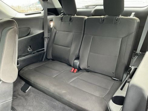 Used 2023 Ford Explorer XLT image 9