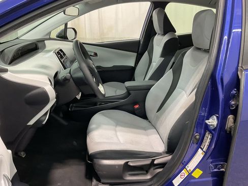 Used 2017 Toyota Prius Two image 19