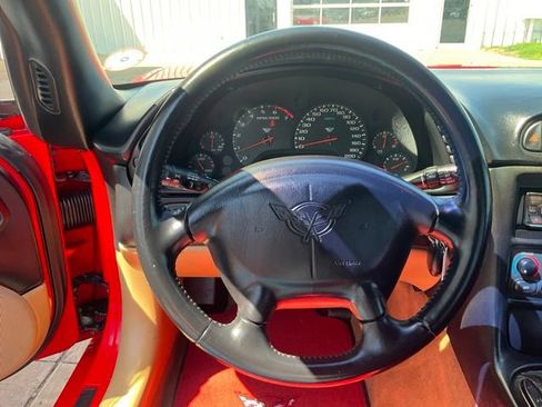 Used 2000 Chevrolet Corvette Coupe w/ Roof Pkg RWD image 8
