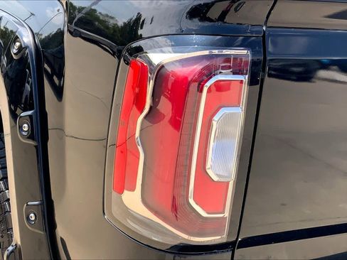 Used 2018 GMC Sierra 1500 SLT w/ Texas SLT Premium Package AWD/4WD image 27