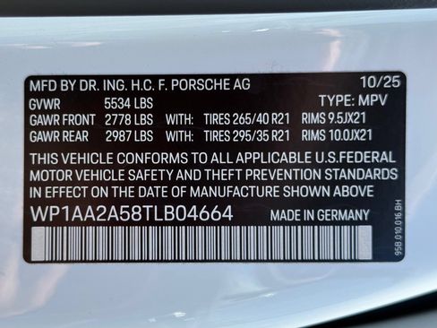 Used 2026 Porsche Macan AWD/4WD image 36