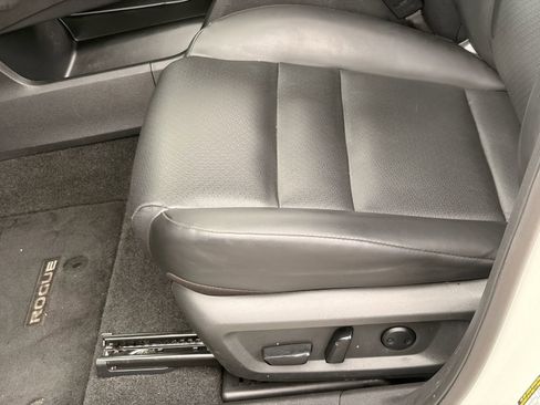 Used 2023 Nissan Rogue SV w/ SV Premium B Package FWD image 18