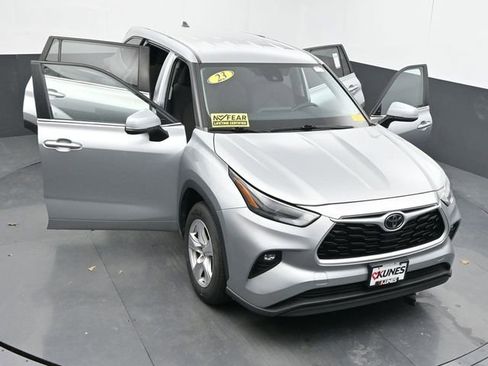 Used 2023 Toyota Highlander LE image 60