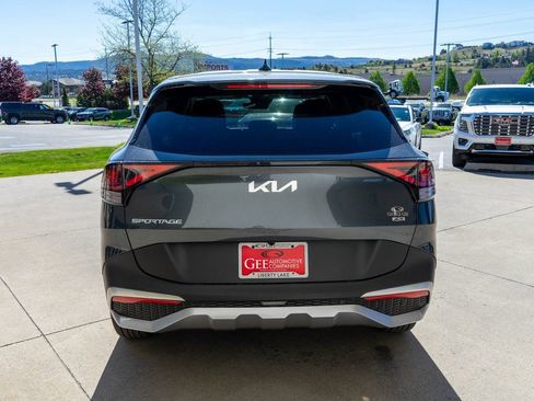 Used 2025 Kia Sportage LX image 6