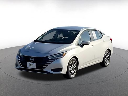 Used 2025 Nissan Versa SV image 4