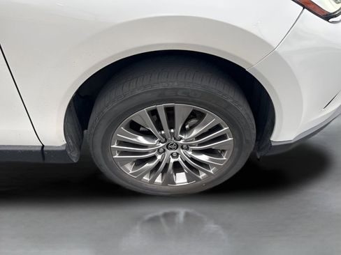 Used 2021 Toyota Venza XLE w/ Softex Package image 12