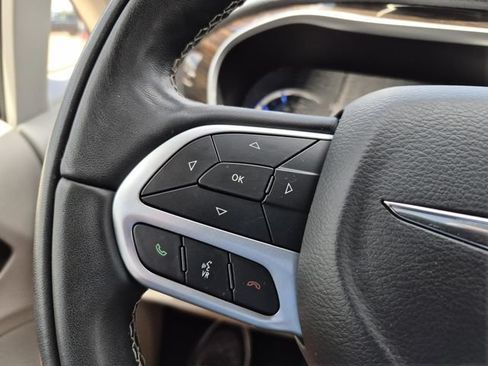 Used 2022 Chrysler Pacifica Limited FWD image 34