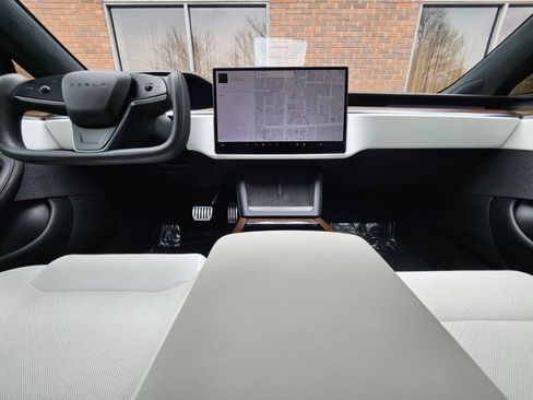 Used 2023 Tesla Model S AWD image 36