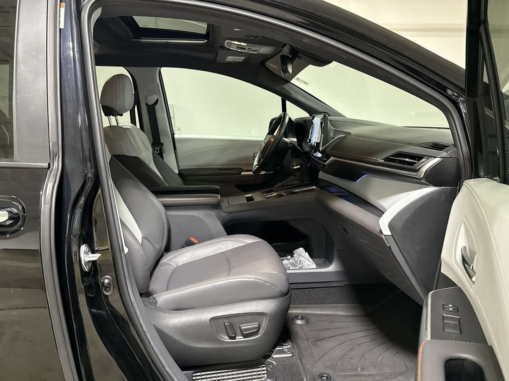 Used 2023 Toyota Sienna XSE w/ XSE Plus Package AWD/4WD image 23