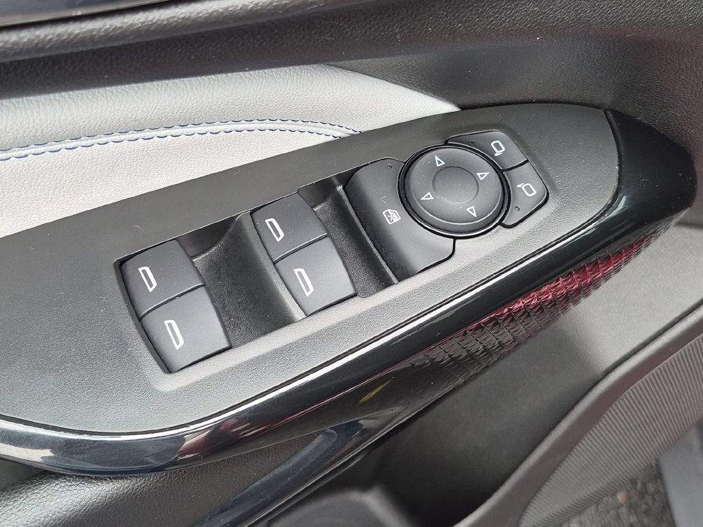 Used 2025 Chevrolet Trax LT w/ LT Convenience Package FWD image 13