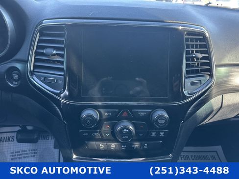 Used 2022 Jeep Grand Cherokee Laredo X image 17