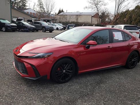 Used 2025 Toyota Camry SE w/ Convenience Package image 4