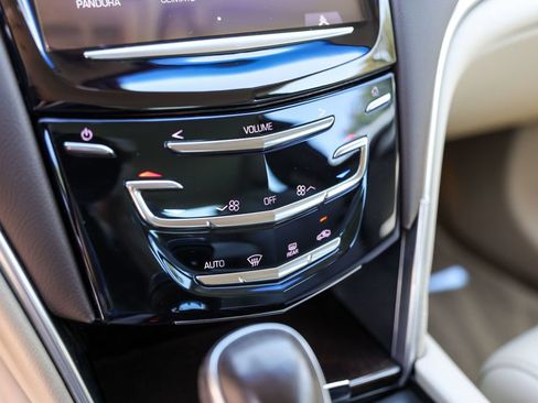 Used 2013 Cadillac XTS FWD image 16