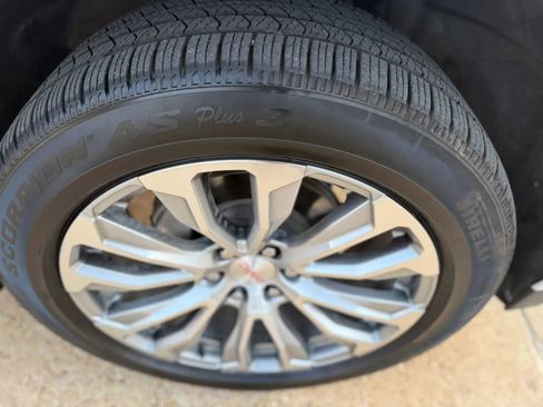 Used 2021 GMC Yukon XL Denali w/ Denali Premium Package image 34