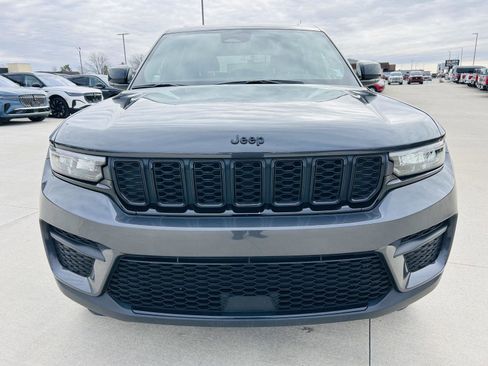 Used 2023 Jeep Grand Cherokee Altitude image 33