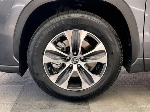 Used 2023 Toyota Highlander XLE FWD image 8