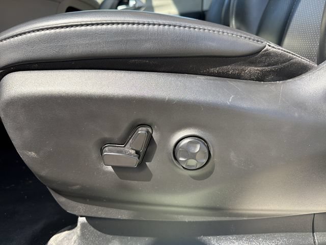Used 2023 Chrysler Pacifica Touring-L FWD image 10