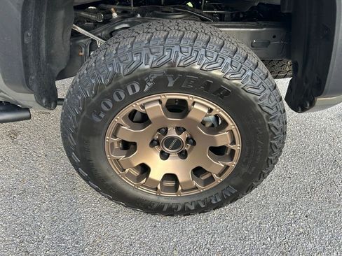 Certified 2025 Toyota Tacoma 4x4 Double Cab Hybrid image 10