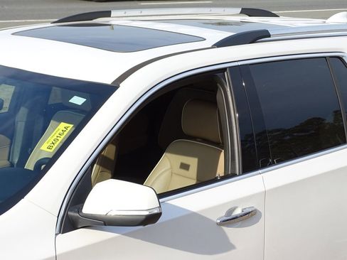 Used 2023 Chevrolet Traverse Premier image 34