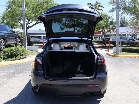Used 2024 Tesla Model Y Long Range image 19