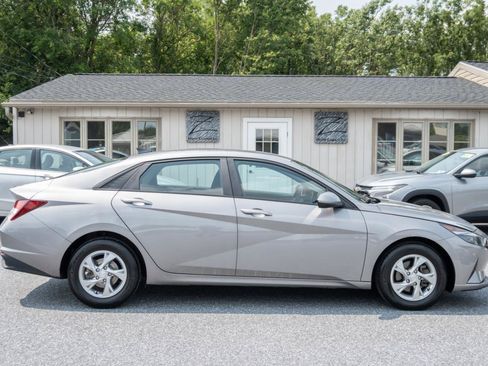 Used 2023 Hyundai Elantra SE FWD image 12