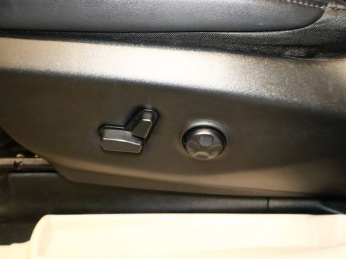 Used 2024 Chrysler Pacifica Touring-L image 23