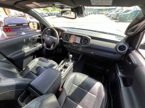 Used 2020 Toyota Tacoma TRD Off-Road w/ TRD Premium Off Road Package AWD/4WD image 19