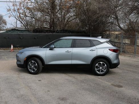 Used 2025 Chevrolet Blazer LT image 2