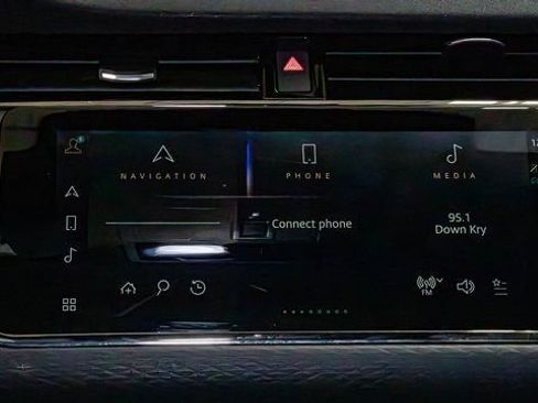 Used 2023 Land Rover Range Rover Evoque R-Dynamic S image 9