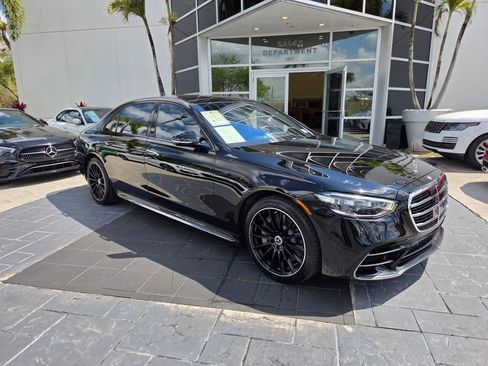 Used 2023 Mercedes-Benz S 580 4MATIC Sedan w/ AMG Line image 2