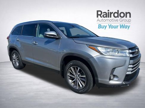 Used 2019 Toyota Highlander XLE AWD/4WD image 1