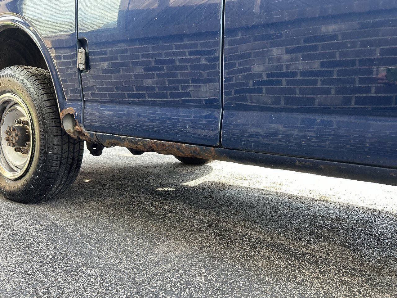 Used 2000 Chevrolet Express 3500 RWD image 8