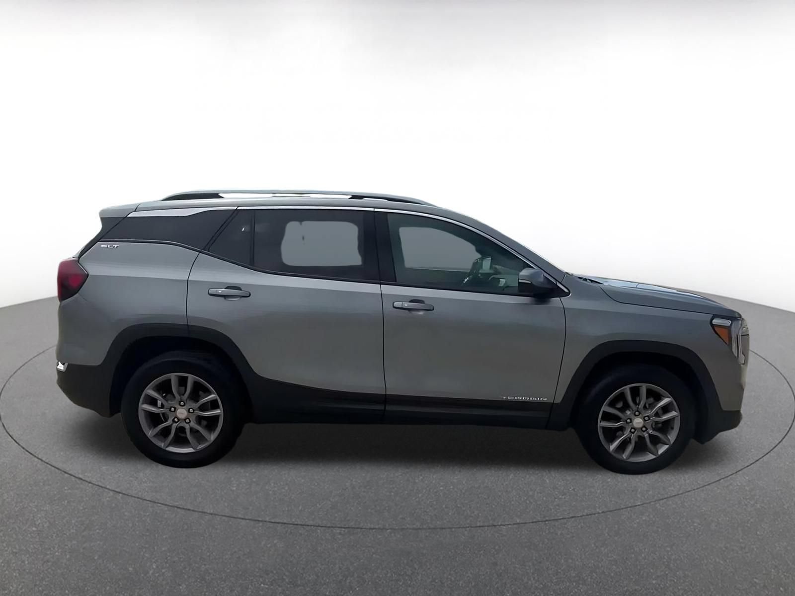 Used 2024 GMC Terrain SLT AWD/4WD image 15