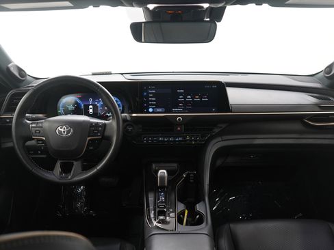 Used 2024 Toyota Crown Limited image 14